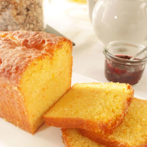 Le petit déjeuner est équilibré mais également gourmand. On se fait plaisir avec ce moelleux cake au citron fait maison par Les Tables Éphémères, traiteur à Paris. Traiteur à Paris Cake - Citron - maison